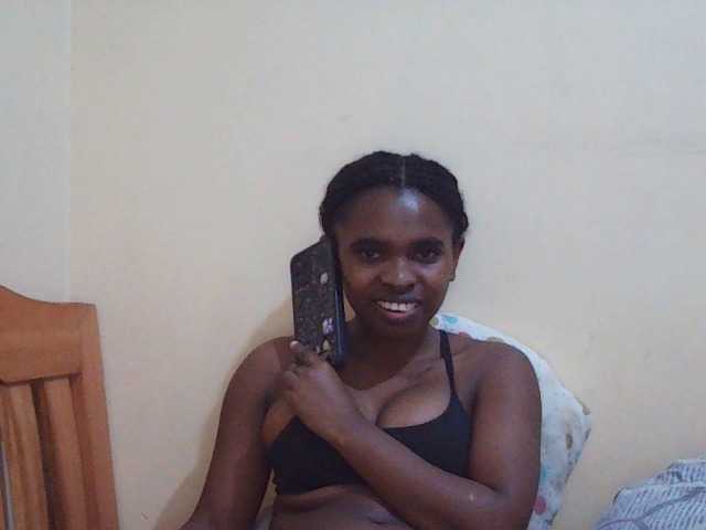 Sweetdiva2 live cam on BongaCams