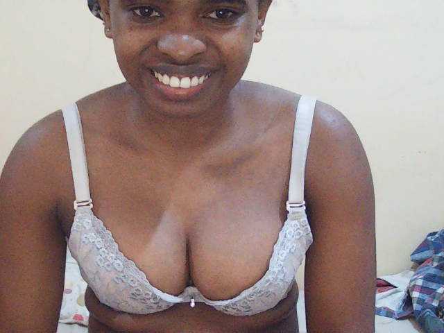 Sweetdiva2 live cam on BongaCams