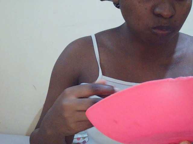 Sweetdiva2 live cam on BongaCams