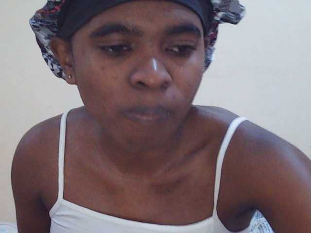 Sweetdiva2 live cam on BongaCams