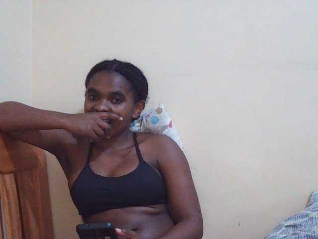 Sweetdiva2 live cam on BongaCams