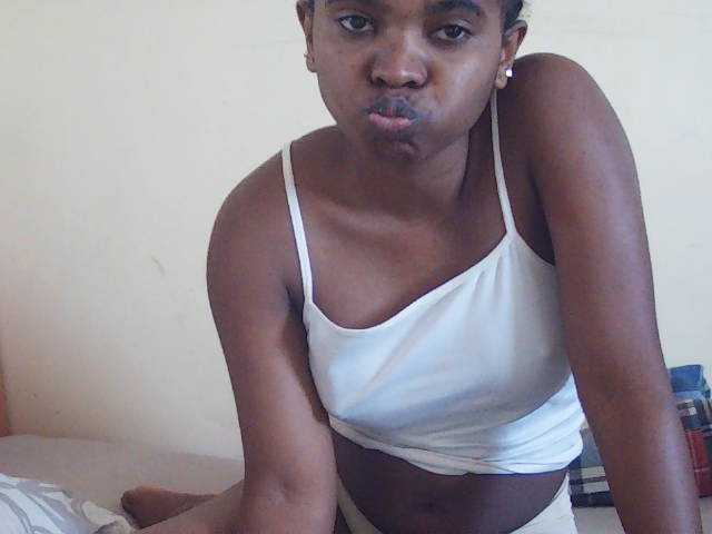 Sweetdiva2 live cam on BongaCams