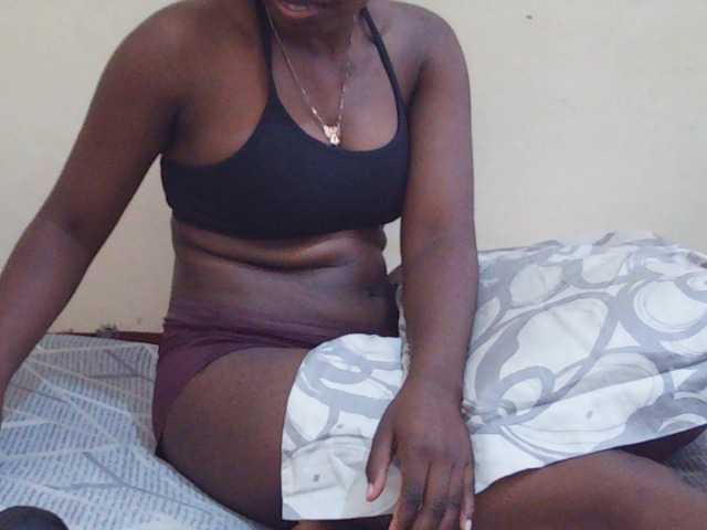 Sweetdiva2 live cam on BongaCams