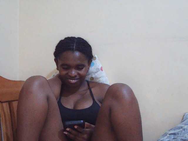 Sweetdiva2 live cam on BongaCams