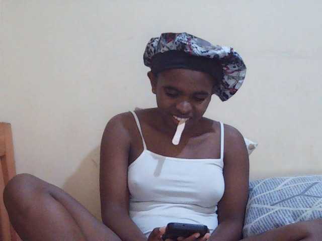 Sweetdiva2 live cam on BongaCams