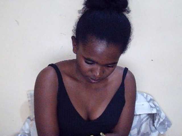 Sweetdiva2 live cam on BongaCams
