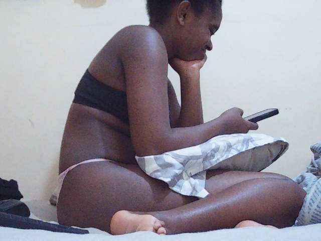 Sweetdiva2 live cam on BongaCams
