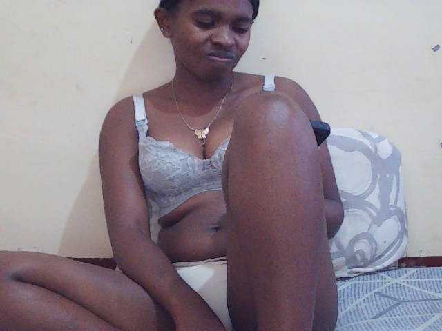 Sweetdiva2 live cam on BongaCams