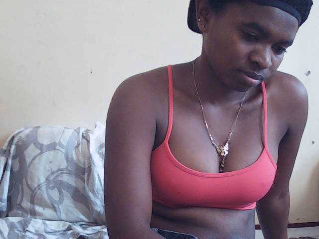 Sweetdiva2 live cam on BongaCams