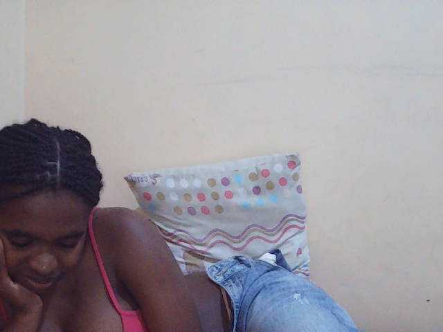Sweetdiva2 live cam on BongaCams