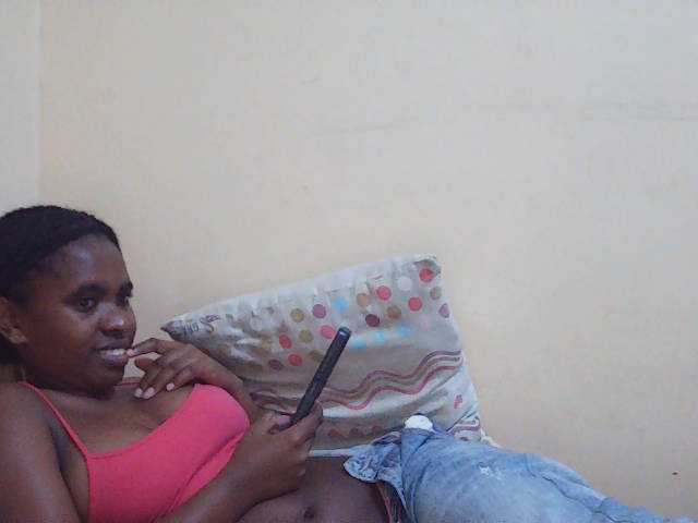 Sweetdiva2 live cam on BongaCams