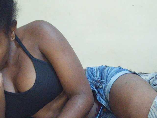 Sweetdiva2 live cam on BongaCams