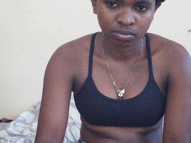 Sweetdiva2 live cam on BongaCams