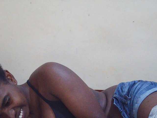 Sweetdiva2 live cam on BongaCams