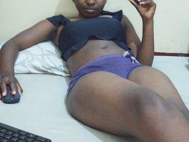 Sweetdiva2 live cam on BongaCams