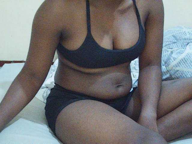 Sweetdiva2 live cam on BongaCams