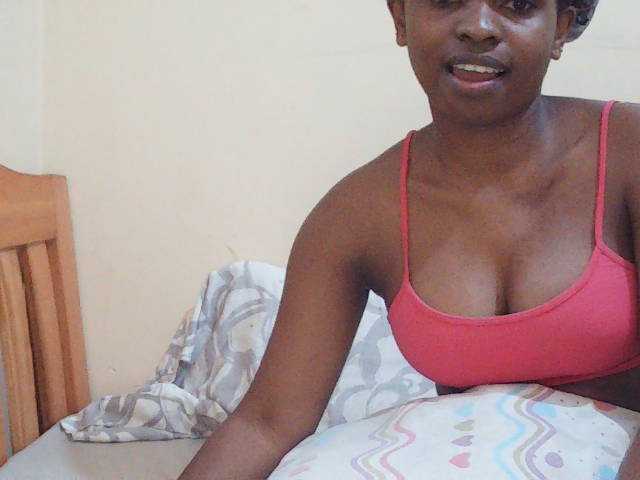Sweetdiva2 live cam on BongaCams