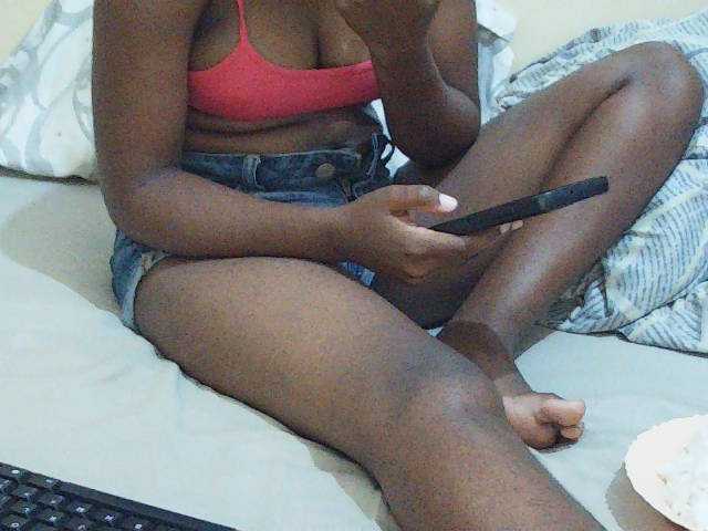 Sweetdiva2 live cam on BongaCams