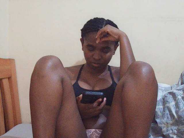 Sweetdiva2 live cam on BongaCams