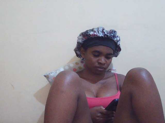 Sweetdiva2 live cam on BongaCams