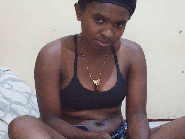 Sweetdiva2 live cam on BongaCams