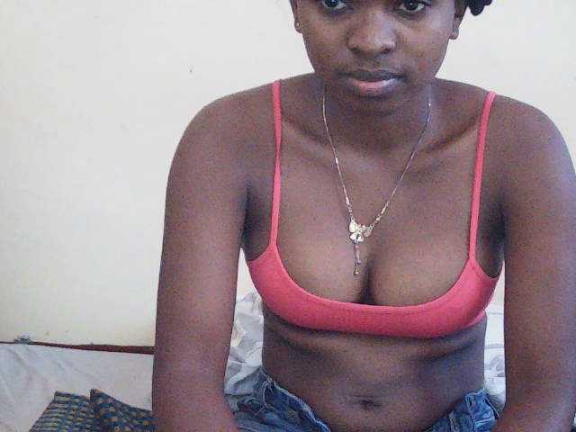 Sweetdiva2 live cam on BongaCams