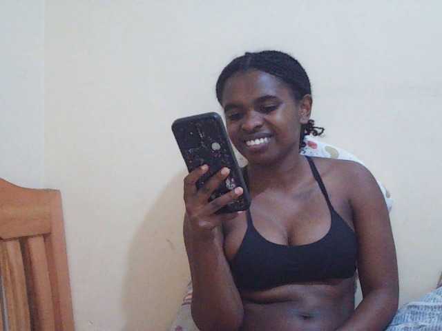 Sweetdiva2 live cam on BongaCams
