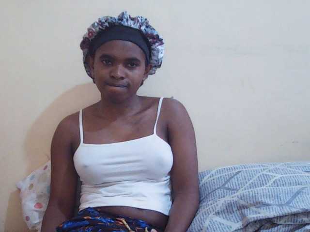 Sweetdiva2 live cam on BongaCams