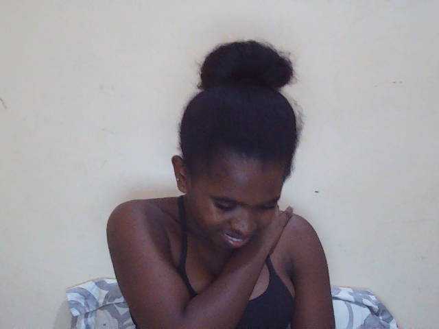 Sweetdiva2 live cam on BongaCams