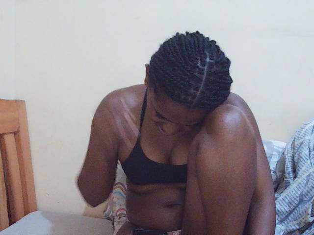 Sweetdiva2 live cam on BongaCams