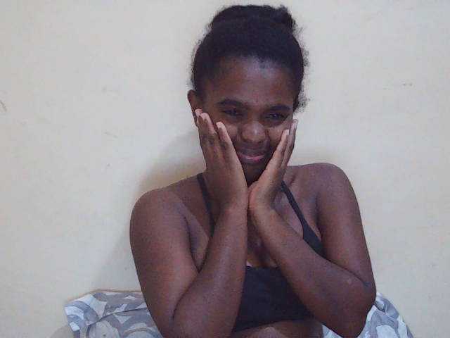 Sweetdiva2 live cam on BongaCams