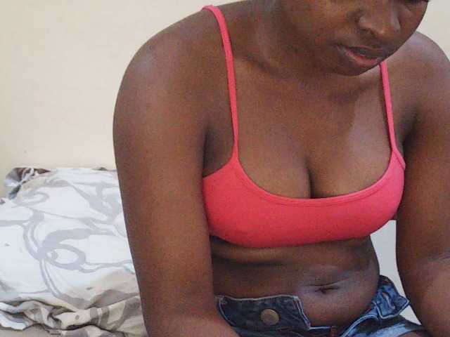 Sweetdiva2 live cam on BongaCams