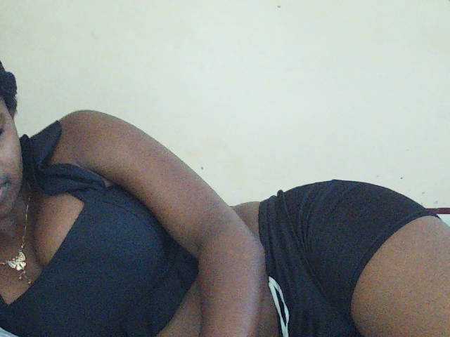Sweetdiva2 live cam on BongaCams