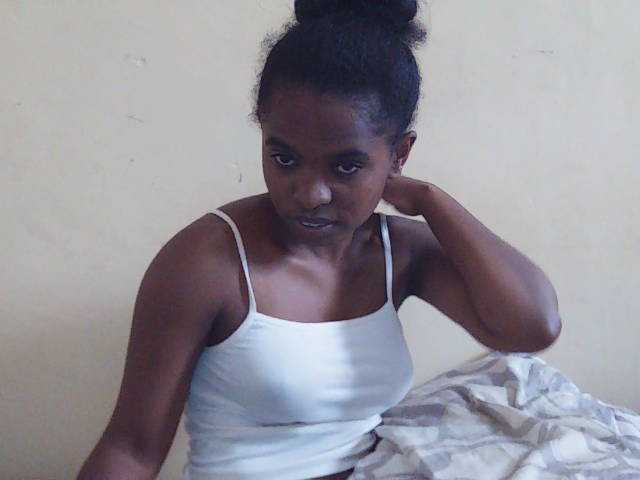 Sweetdiva2 live cam on UnifiedCams