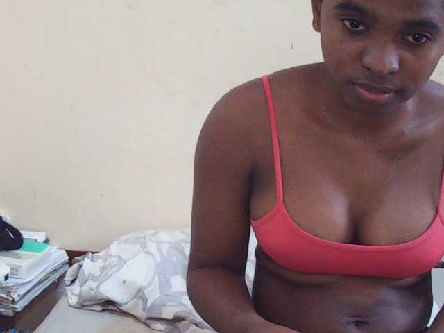 Sweetdiva2 live cam on BongaCams