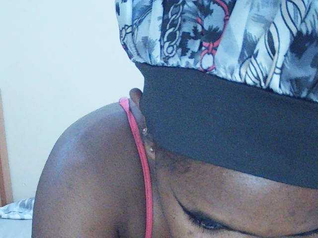 Sweetdiva2 live cam on BongaCams