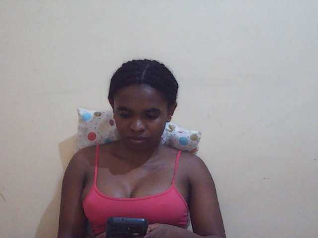 Sweetdiva2 live cam on BongaCams