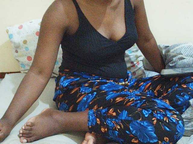 Sweetdiva2 live cam on BongaCams