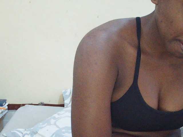 Sweetdiva2 live cam on BongaCams
