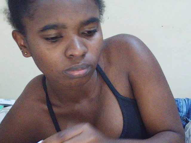 Sweetdiva2 live cam on BongaCams