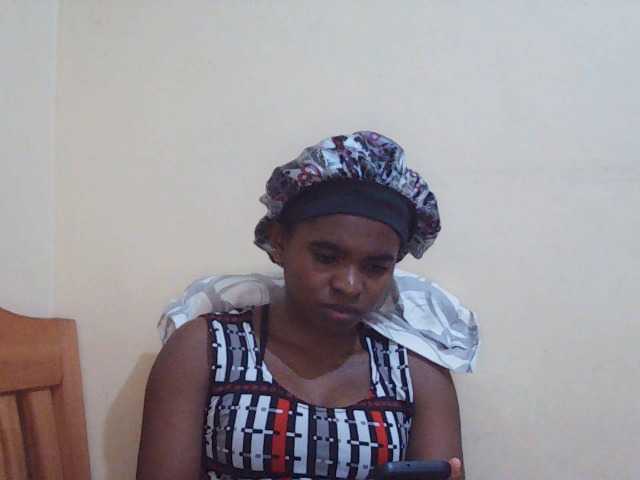 Sweetdiva2 live cam on BongaCams