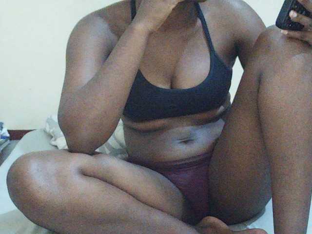 Sweetdiva2 live cam on BongaCams