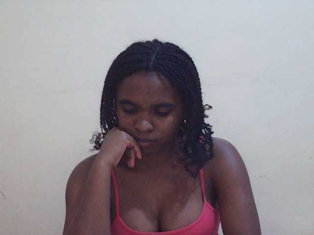Sweetdiva2 live cam on BongaCams