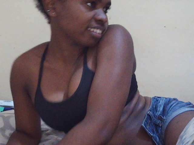Sweetdiva2 live cam on BongaCams