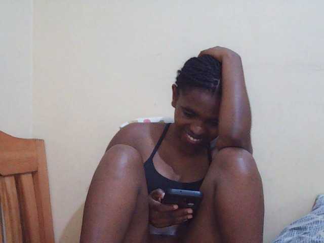 Sweetdiva2 live cam on BongaCams