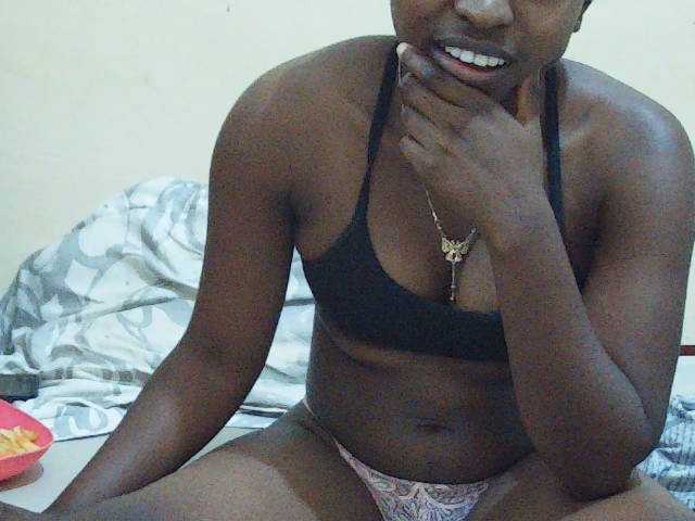 Sweetdiva2 live cam on BongaCams