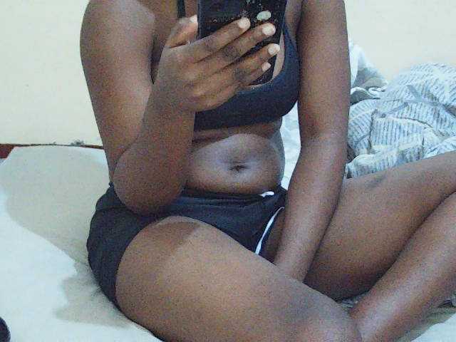 Sweetdiva2 live cam on BongaCams