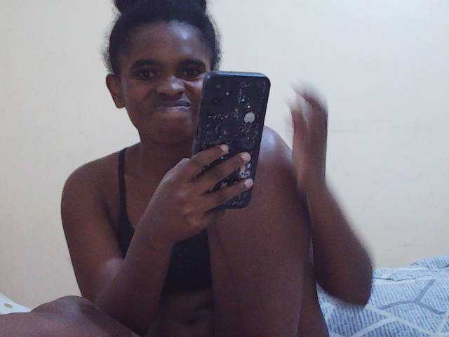 Sweetdiva2 live cam on BongaCams