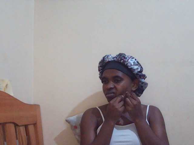 Sweetdiva2 live cam on BongaCams