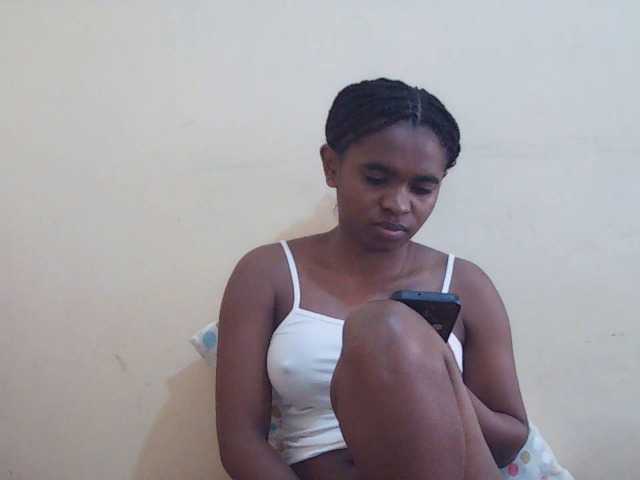 Sweetdiva2 live cam on BongaCams